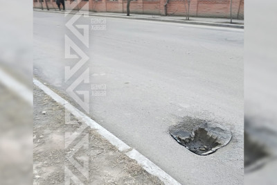 Yoldakı çöküntü sürücülərə maneə törədir