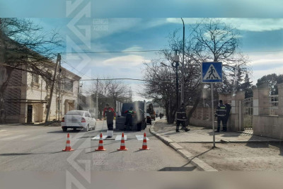 14 saylı tam orta məktəbin qarşısında piyada zolağı yenilənir