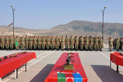 Andiçmə mərasiminə gələcək əsgər yaxınlarının nəzərinə