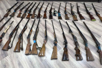 Bir qrup şəxs silahları könüllü olaraq təhvil verib