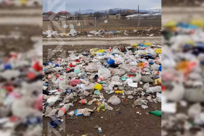 Yaşayış massivlərinin birinə tullantılar atılır