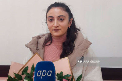 18 yaşı tamam olan iki tələbə səs verib