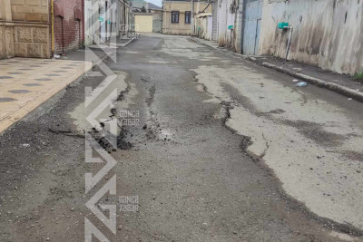 Şəhərin bir sıra küçələri yağışdan sonra yararsız hala düşüb