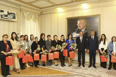 Niyazi Bayramov Aparatın qadın əməkdaşlarını təbrik edib