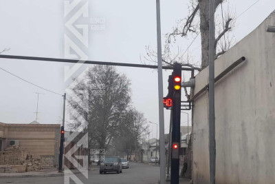 Kəsişmədəki nasaz işıqfor avtomobillərə təhlükə yaradır