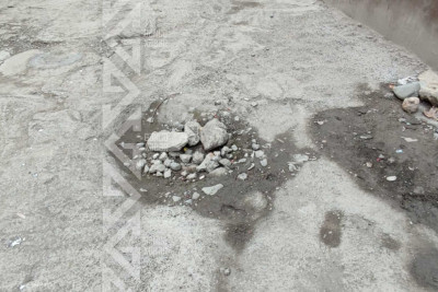 Sakinlər həyətlərinin baxımsız olmasından narahatdırlar