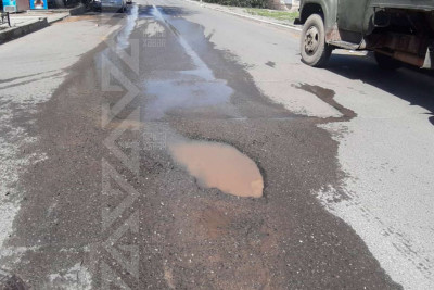 Prospektdə su borusu partlayıb