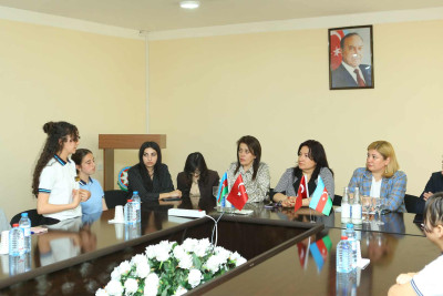 Pərvin Kərimzadə Uşaq Səfirlər Məclisinin nümayəndələri ilə görüşüb