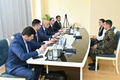 Emin Əmrullayev şəhər sakinlərinin müraciətlərini dinləyib