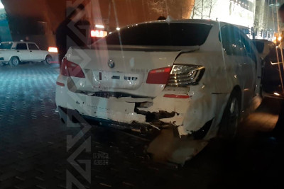 Əyləcində problem olan maşın qarşıdakı avtomobilə çarpılıb