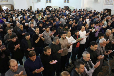 Şəhərin bütün məscidlərində Bayram namazı qılınıb