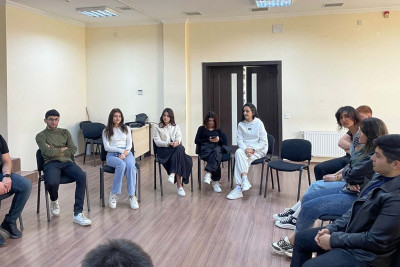 Gəncə Regional Debat mərkəzində yeni üzvlərlə görüş keçirilib