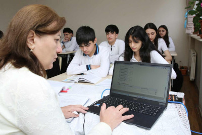 Bəzi məktəblərdə elektron jurnalların istifadəsinə başlanıb