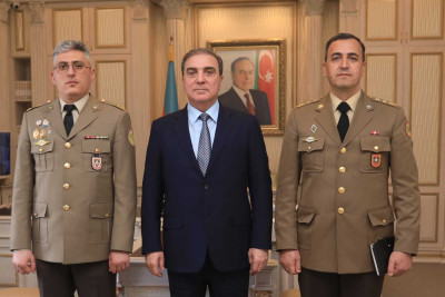 Niyazi Bayramov polkovnik-leytenantlarla görüşüb