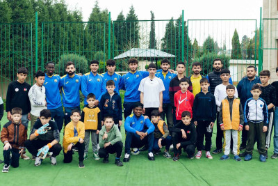 Futbolçularımız uşaq evində olublar