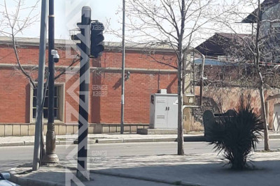 Kəsişmələrin birində hərəkət tənzimləyiciləri işləmir