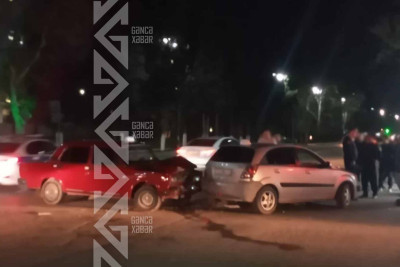 Qırmızıda keçən avtomobil qəza törədib