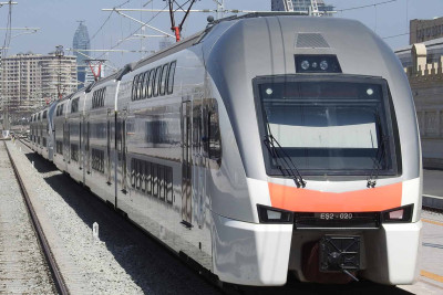 Bakı-Ağstafa-Bakı sürət qatarı yolda qalıb