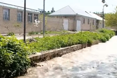 Sakinlər arxın çirkli və üstünün açıq olmasından narahatdırlar