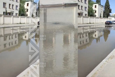 Tibb müəssisəsinin yaxınlığında kanalizasiya quyusu daşır