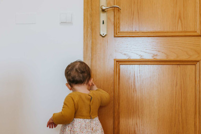 Nəzarətsiz qalan uşaq xilas olunub