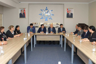 YAP-nin binasında rəsmilər şəhid ailə üzvləri ilə görüşüblər