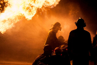 Tikinti gedən evdə yanğın olub