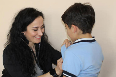 Məktəblərin birində şagirdlər müayinə olunublar