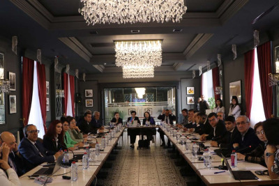 “Təmiz ətraf mühit və yaşıl artım ölkəsi” müzakirə olunub