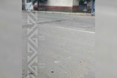 Kəsişmələrin birində avtomobillərin hərəkətinə maneə yaranıb