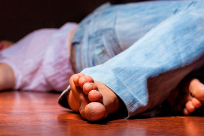 Bağlı qapı arxasında qalan şəxs halsız vəziyyətdə tapılıb