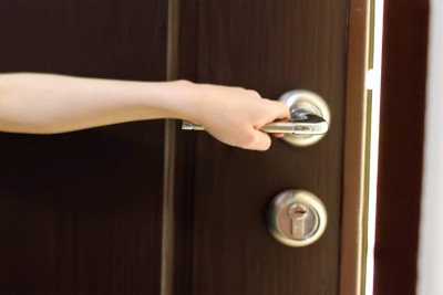 Nəzarətsiz qalan iki uşaq xilas edilib