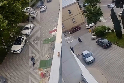 Sakinlərin binalarının qarşısı zəbt olunub