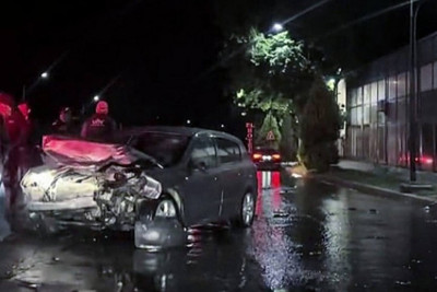 İki avtomobil toqquşub: üç nəfər yaralanıb