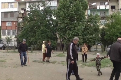 Mahrasa bağının sakinləri məhəllələrinin abadlaşdırılmasını istəyirlər