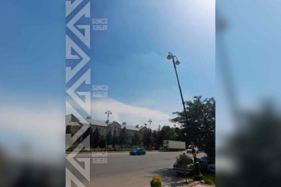 Prospektdəki işıq dirəyi aşmaq üzrədir