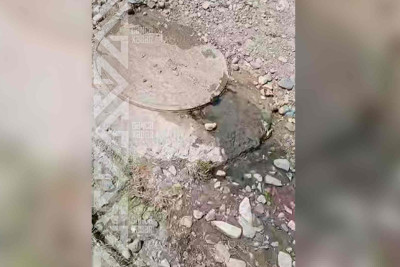 Sakinlər: Kanalizasiya xətti yükləndiyindən daşmağa başlayıb