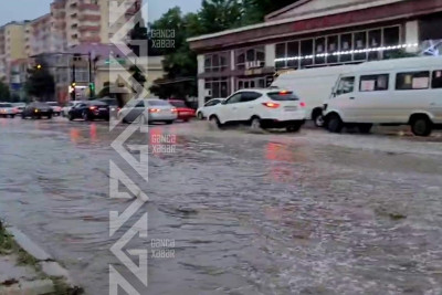 Şəhərə gözlənilmədən sel gəlib