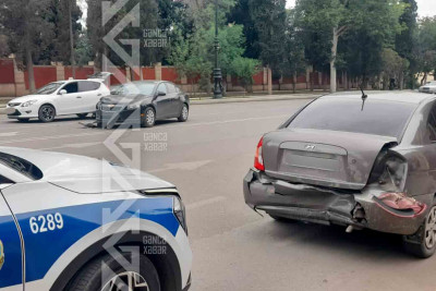 Üç avtomobilin toqquşması nəticəsində qəza olub