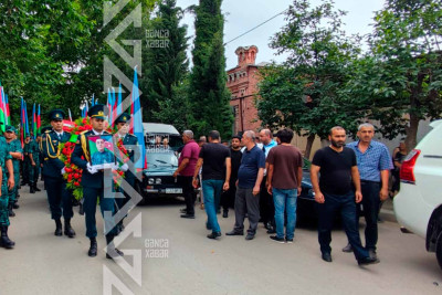İldırım vurmasından dünyasını dəyişən hərbçi dəfn olunub
