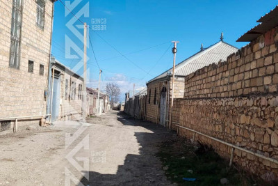 Şəhərin bir neçə ərazisində asfalt örtüyü yoxdur