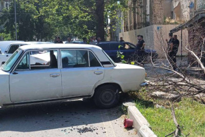 İki avtomobil toqquşub: xəsarət alan var