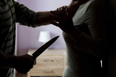 Masaj etdirdiyi qadına bıçaqla xəsarət yetirib