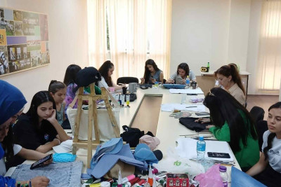 Geyim üzərində rəsm master-klası keçirilib