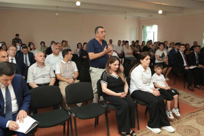 Şəhər başçısı sakinlərlə görüşüb