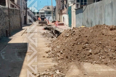 Eminbəyli küçəsinə su və kanalizasiya sistemləri çəkilir
