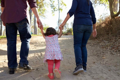 Bir uşaq himayədar ailəyə verilib