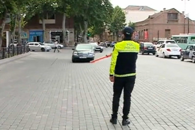 Polis əməkdaşları yollarda reyd keçirir