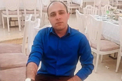 Məhkəmə hakiminin köməkçisi qadına görə bıçaqlanıb