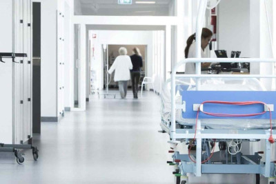 Həyat yoldaşını qətlə yetirən şəxs özünü xəstəxananın pəncərəsindən atıb